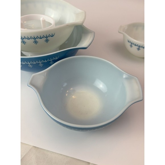 Vtg Set of 4 Pyrex Snowflake Cinderella Garland Nesting Mixing Bowls With Stands - Picture 4 of 11